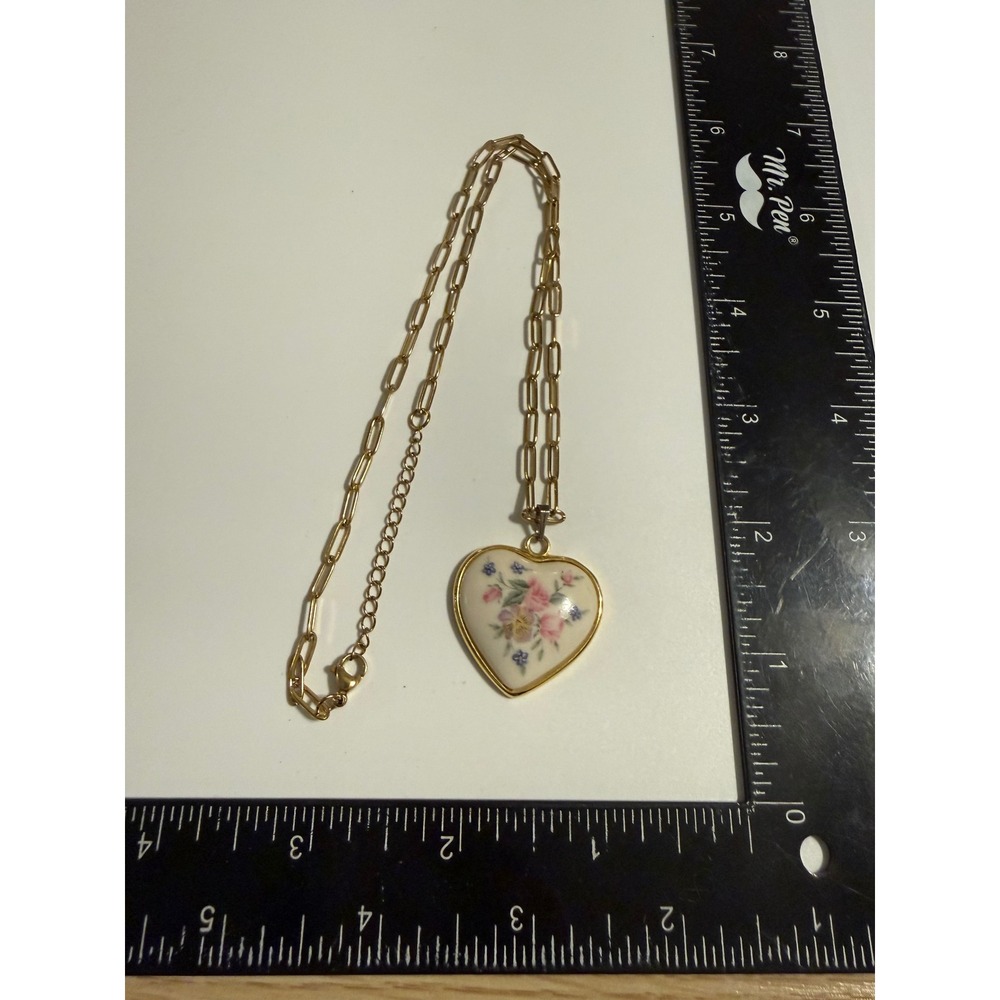 Lenox Gold Tone Floral Heart Pendant Necklace Paperclip Chain Porcelain Style